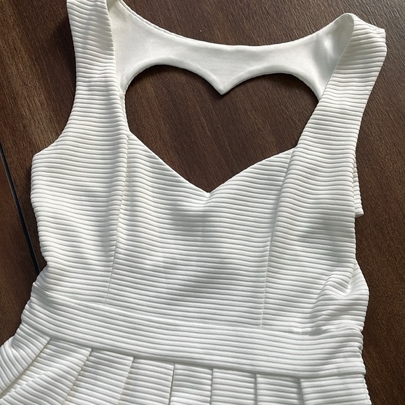 TOPSHOP white cutout dress with open back and zipper, size 8 - Picture 2 of 8